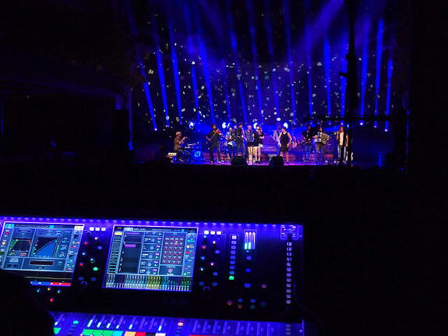 Rozalén en el Palau de la Música; concierto y grabación en directo con un sistema dLive