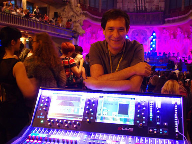 Rozalén en el Palau de la Música; concierto y grabación en directo con un sistema dLive